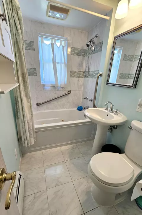 Bath - 2721 Birch Ave, Whiting, IN 46394 photo 1 of 1