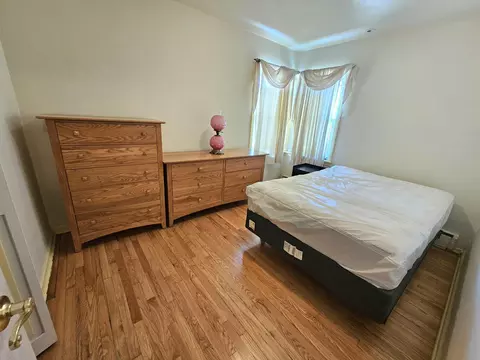 Bedroom - 2721 Birch Ave, Whiting, IN 46394 photo 2 of 2