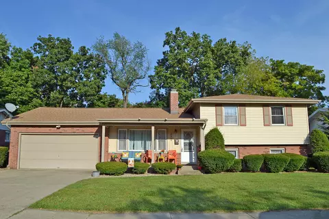 2404 Linden Dr, Valparaiso, IN 46383