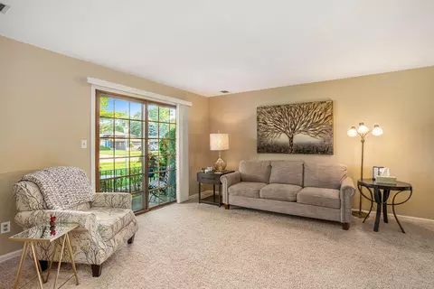 Living - 1638 Camellia Dr #1A, Munster, IN 46321 photo 1 of 4
