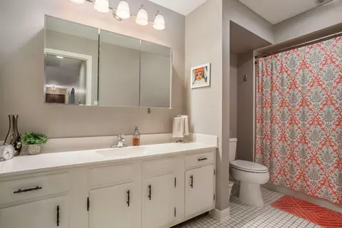 Bath - 1638 Camellia Dr #1A, Munster, IN 46321 photo 1 of 1