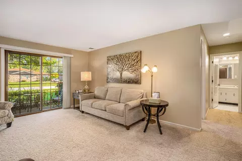 Living - 1638 Camellia Dr #1A, Munster, IN 46321 photo 2 of 4