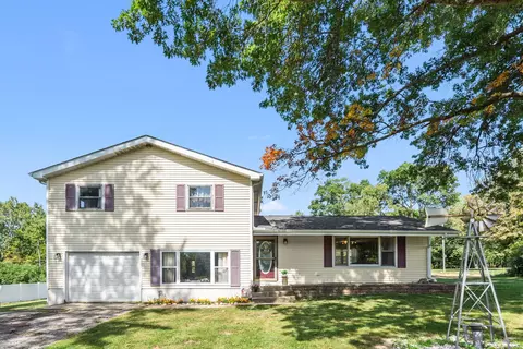 2305 Thomas Rd, Valparaiso, IN 46383