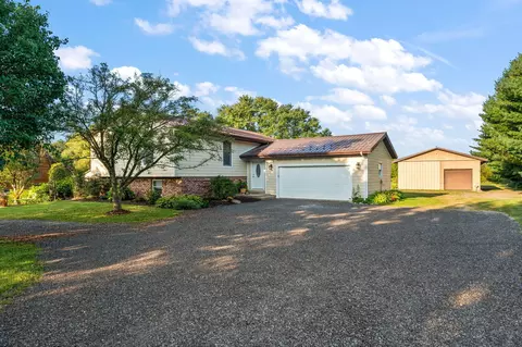 668 Old Suman Rd, Valparaiso, IN 46383