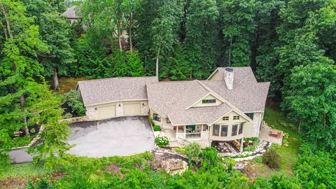 54 Braemar Dr, Valparaiso, IN 46385