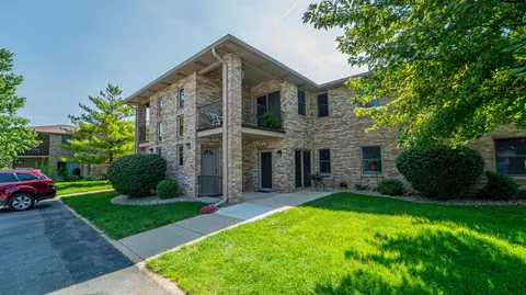 921 Cedar Dr, Crown Point, IN 46307 photo 1