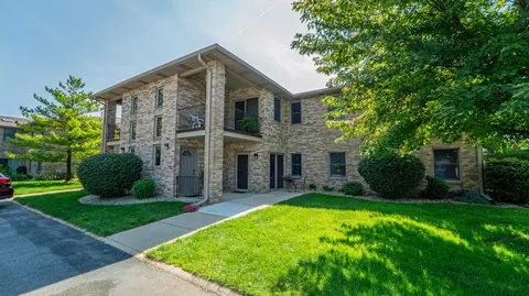 921 Cedar Dr, Crown Point, IN 46307 photo 2