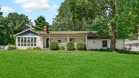 5605 N Campbell St, Valparaiso, IN 46385