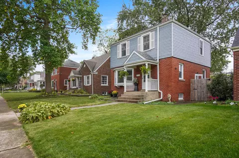 8140 Meadow Ln, Munster, IN 46321
