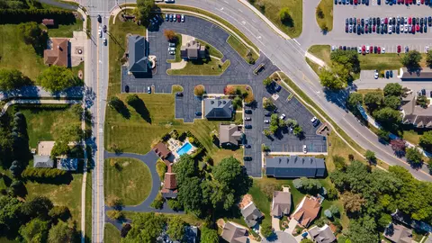 556 Vale Park Rd, Valparaiso, IN 46385
