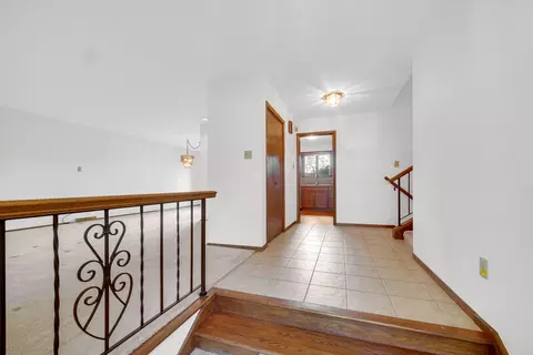 9437 Oriole Dr, Munster, IN 46321 photo 3