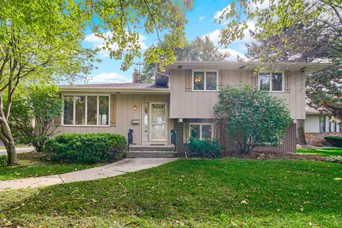 9437 Oriole Dr, Munster, IN 46321 photo 1