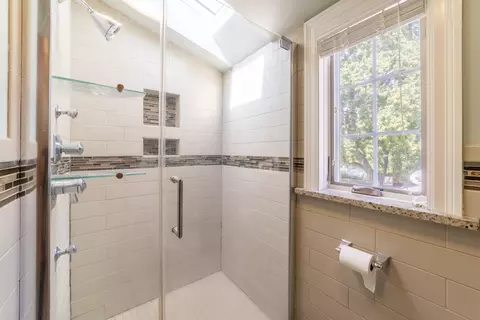 Bath - 7220 Hohman Ave, Hammond, IN 46324 photo 3 of 6