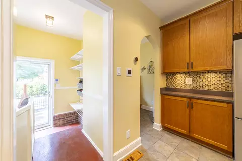 Entry Way - 7220 Hohman Ave, Hammond, IN 46324 photo 3 of 5