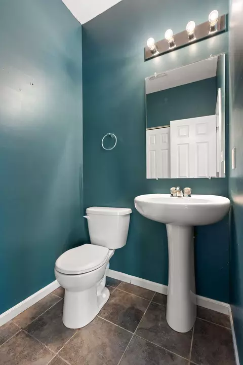 Bath - 970 E 114th Pl, Crown Point, IN 46307 photo 1 of 3