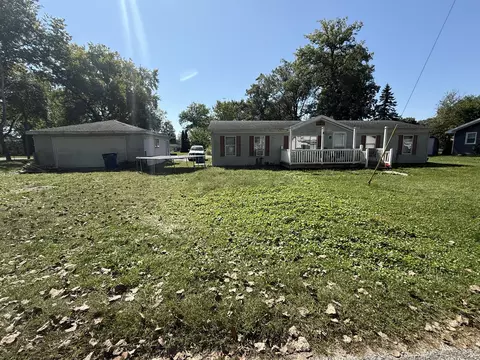 11045 E Iroquois Rd, Walkerton, IN 46574
