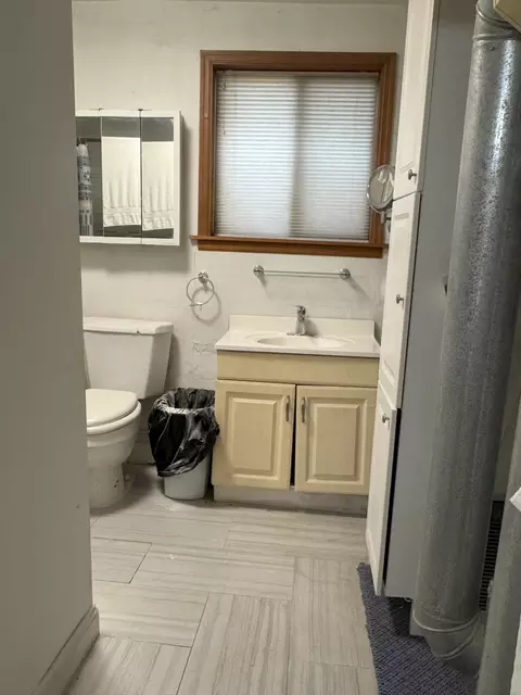 Bath - 219 S Broad St, Griffith, IN 46319 photo 3 of 5