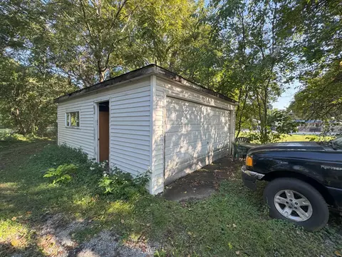 Exterior - 219 S Broad St, Griffith, IN 46319 photo 2 of 4