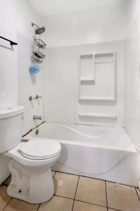 Bath - 2435 Diamond Ave, Gary, IN 46407 photo 1 of 1
