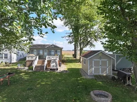 1402 N Lake Shore Dr, Kewanna, IN 46939