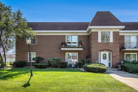 920 Camellia Dr #5, Munster, IN 46321