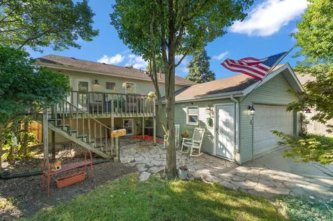 437 S Park Dr, Griffith, IN 46319 photo 3