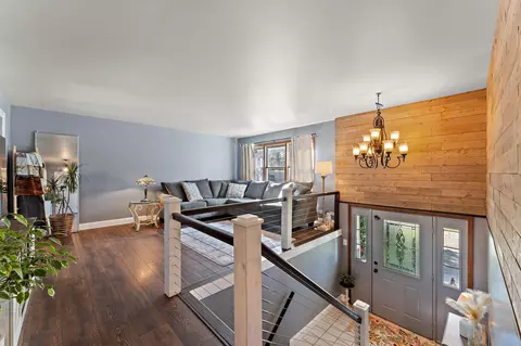 437 S Park Dr, Griffith, IN 46319 photo 6