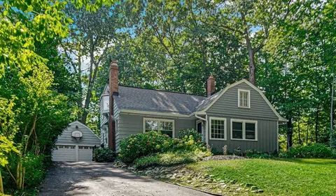 563 Ravine Dr, Valparaiso, IN 46385