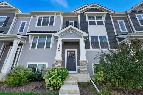 8700 Larkspur Ln, Saint John, IN 46373