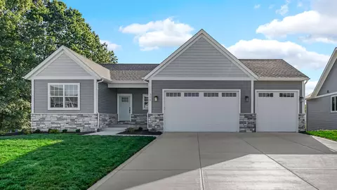 306 Apple Grove Ln, Valparaiso, IN 46385