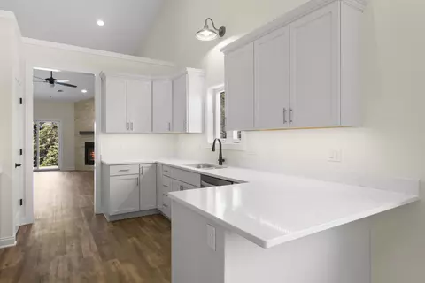 Kitchen - 9925 Pheasant Ln, Saint John, IN 46373 photo 2 of 3