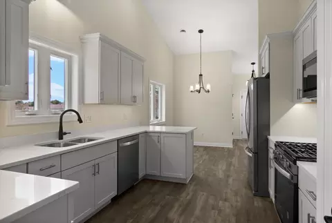 Kitchen - 9925 Pheasant Ln, Saint John, IN 46373 photo 3 of 3
