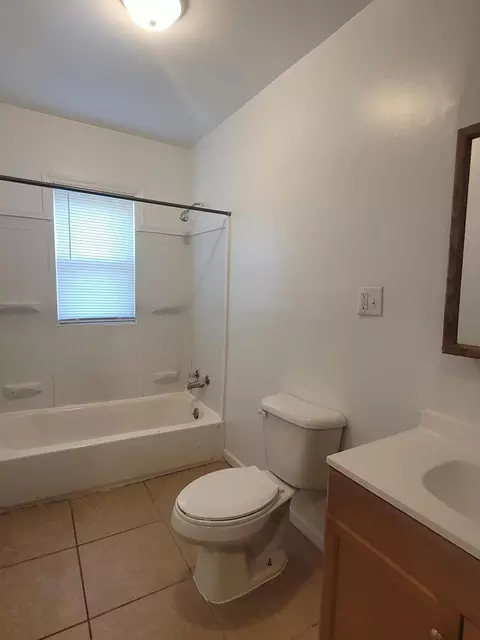 Bath - 2221 Ohio St, Gary, IN 46407 photo 1 of 1