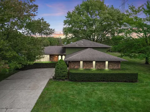 279 W Robbie Ln, Valparaiso, IN 46385