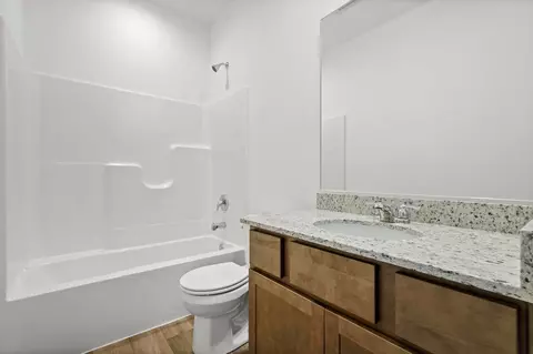 Bath - 6530 E 103rd Ave, Crown Point, IN 46307 photo 3 of 3