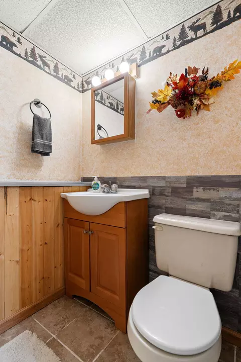 Bath - 10446 N 500, De Motte, IN 46310 photo 2 of 2