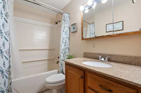 Bath - 10446 N 500, De Motte, IN 46310 photo 1 of 2