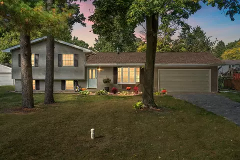 10446 N 500, De Motte, IN 46310