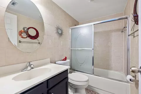 Bath - 2531 E Lakeshore Dr #A 39, Crown Point, IN 46307 photo 3 of 3