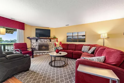 Living - 2531 E Lakeshore Dr #A 39, Crown Point, IN 46307 photo 1 of 2