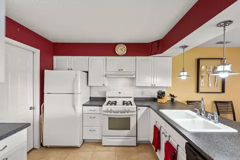 Kitchen - 2531 E Lakeshore Dr #A 39, Crown Point, IN 46307 photo 1 of 2