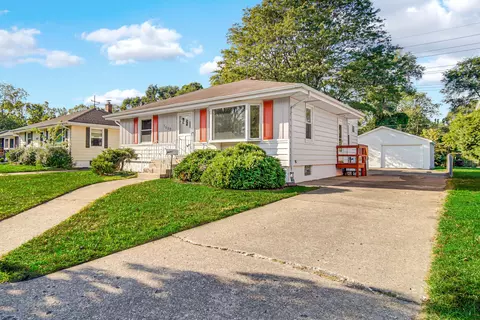 7552 Southeastern Ave, Hammond, IN 46324