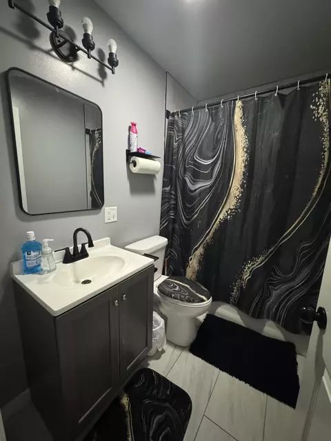Bath - 2338 Sherman St, Gary, IN 46406 photo 1 of 2