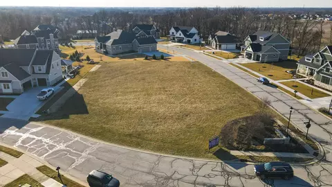 4105 Brigata Dr, Valparaiso, IN 46385