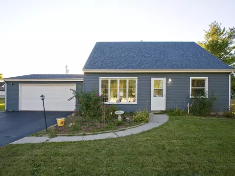 628 Old Forge Rd, Valparaiso, IN 46385