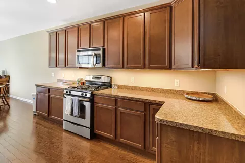 Kitchen - 9937 Settlers Ct, Saint John, IN 46373 photo 1 of 2