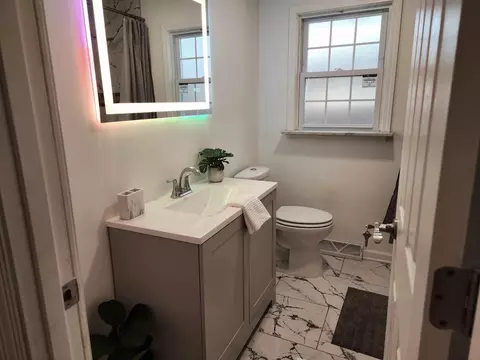 Bath - 851 Johnson St, Gary, IN 46402 photo 1 of 4