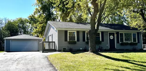 376 Brook Dr, Valparaiso, IN 46385