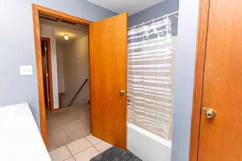 Bath - 7674 E 108th Ave, Crown Point, IN 46307 photo 3 of 4