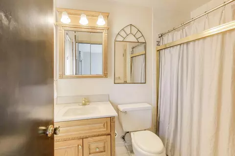 Bath - 9449 Primrose Ln, Munster, IN 46321 photo 2 of 3
